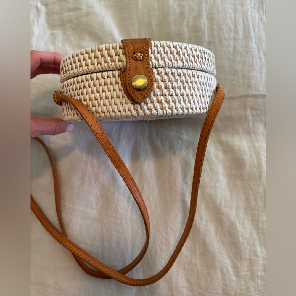 Handmade Woven Round Cream + Tan Crossbody Bag Handmade in Bali - Picture 8 of 14